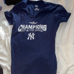 Women’s Yankees v neck
